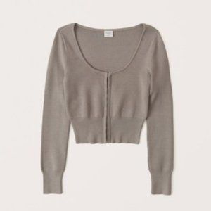 Abercrombie & Fitch Hook-and-Eye Cropped Sweater in Olive Green